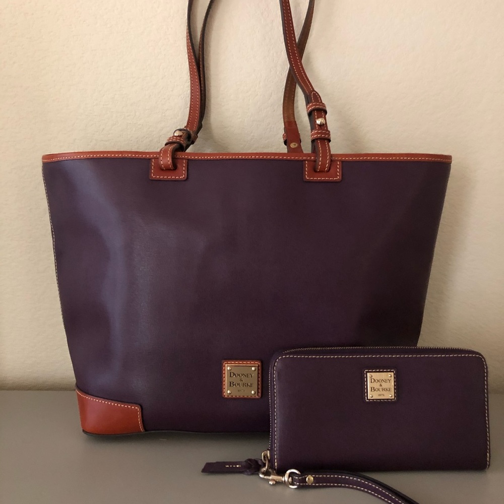 Dooney and Bourke purse and wallet set